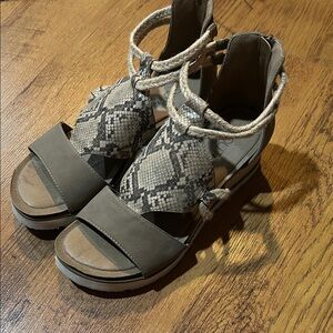 Chic Snake Print Sandals with Rope Accents